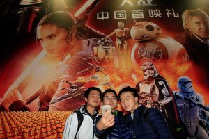 Chiny wdzierają się do Hollywood
