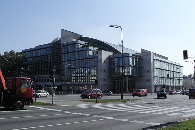 Siedziba Grupy TVN w Warszawie (Drozdi-Pn – praca własna / domena publiczna, https://commons.wikimedia.org/w/index.php?curid=1604345)