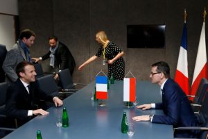 Premier Mateusz Morawiecki spotkał się w piątek w Brukseli z prezydentem Francji Emmanuelem Macronem