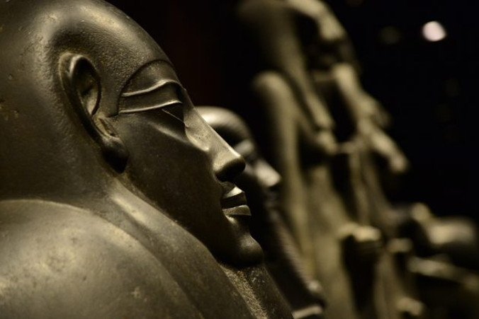 Szkielet faraona mierzył 187 cm, czyli sześć stóp i jeden cal, a to znacznie więcej niż u przeciętnych, współczesnych mu Egipcjan. Na zdjęciu ilustracyjnym sarkofagi w Muzeum Egipskim w Turynie, 7.11.2013 r. (GIUSEPPE CACACE/AFP/Getty Images)