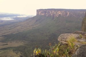 Góra Roraima – jakie tajemnice skrywa niezwykły „zamek w chmurach”?