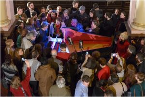 Viola organista wzbudza podczas koncertów wielkie zainteresowanie<br/>(Zdjęcie dzięki uprzejmości Sławomira Zubrzyckiego)
