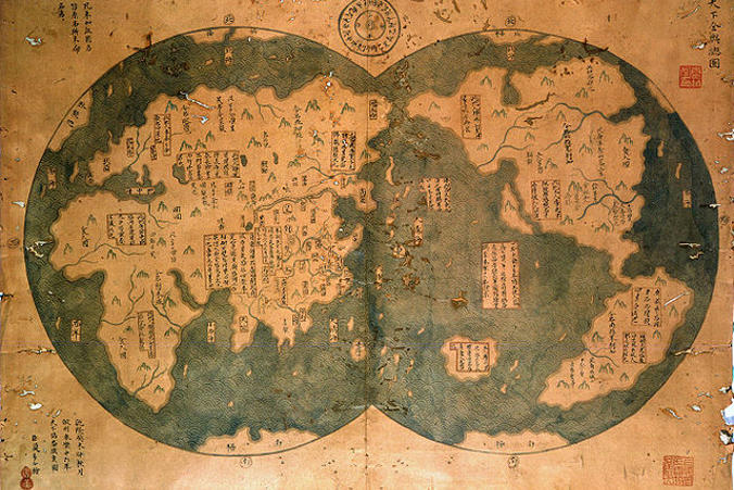 Rzekoma mapa z 1418 r. przedstawiająca fragmenty obu Ameryk (Pierwotnie umieszczona przez Engwara w angielskiej Wikipedii. Późniejsze wersje zostały przesłane przez Toytoya z angielskiej Wikipedii. – Przeniesiona z en.wikipedia na Commons / domena publiczna, https://commons.wikimedia.org/w/index.php?curid=1767473)