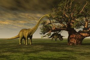 Gigantyczne argentynozaury żyły prawdopodobnie w lasach Patagonii 95-100 mln lat temu. Na ilustracji przedstawiono brontozaura (bliżej lewej strony). Przypuszcza się, że argentynozaury były znacznie większe (12019 / Pixabay)