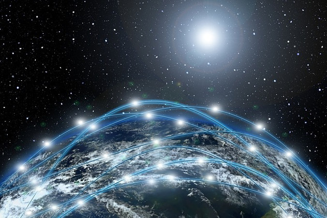 Satelita przypominający wielką dyskotekową kulę będzie widoczny tylko przez 9 miesięcy. Na ilustracji artystyczne wyobrażenie przestrzeni kosmicznej (geralt / Pixabay)