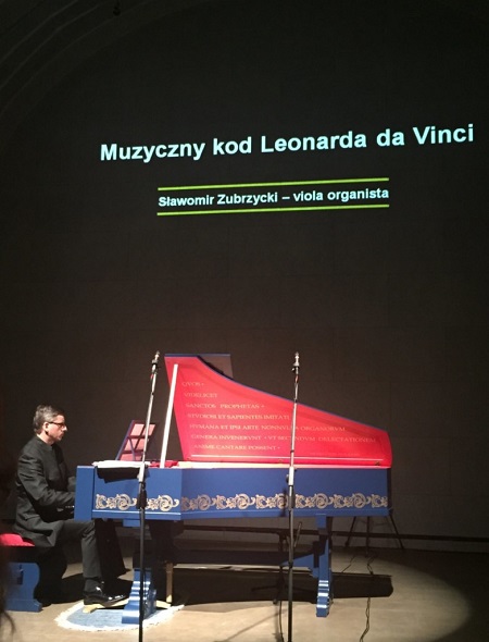 Viola organista i Sławomir Zubrzycki, który odszyfrował muzyczny kod Leonarda da Vinci (Dzięki uprzejmości Sławomira Zubrzyckiego)