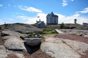 „Anomalię bałtycką” znaleziono na północ od wyspy Åland na głębokości 90 m. Na zdjęciu krajobraz jednej z Wysp Alandzkich (Finmiki / Pixabay)