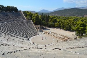 Teatr w Epidauros powstał przypuszczalnie ok. 330 r. p.n.e. Wciąż są tutaj wystawiane starożytne dramaty, m.in. Sofoklesa, Eurypidesa i Ajschylosa (1440602 / Pixabay)