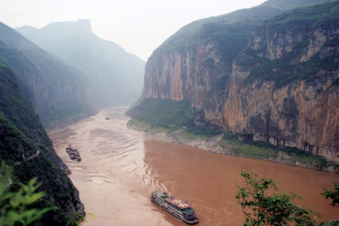 Trzy Przełomy na rzece Jangcy w latach 1990. (Charlie fong – praca własna / domena publiczna, https://commons.wikimedia.org/w/index.php?curid=5295014)