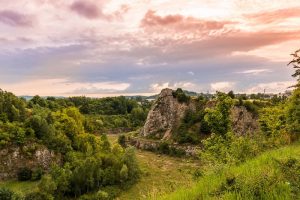Rezerwat Kadzielnia jest ścisłym rezerwatem przyrody nieożywionej znajdującym się w centrum Kielc (jarmoluk / Pixabay)