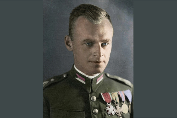 Rotmistrz Witold Pilecki (autor nieznany, kolor: pokolorowana stara fotografia – T. Bór Komorowski „Armia podziemna”, Warsaw 1990 / <a href="https://commons.wikimedia.org/w/index.php?curid=29744046">domena publiczna</a>)