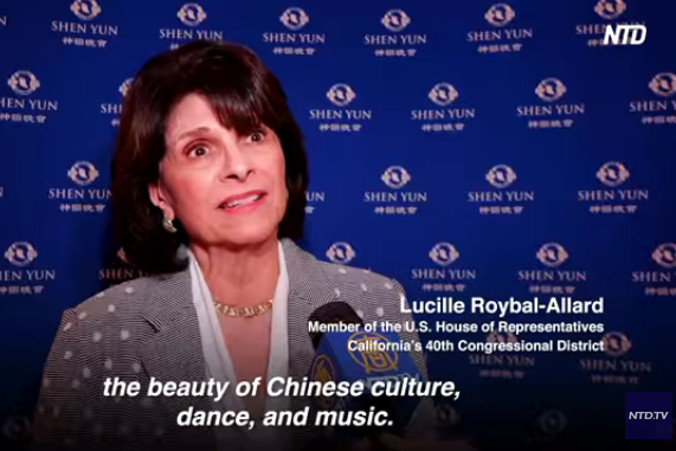 Lucille Roybal-Allard, członek Izby Reprezentantów Stanów Zjednoczonych, podczas przedstawienia Shen Yun w The Kennedy Center Opera House w Waszyngtonie, 10.04.2018 r. (screen z relacji NTD TV)