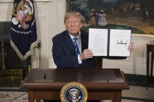 Donald Trump wycofuje się z porozumienia nuklearnego z Iranem oraz wprowadza sankcje ekonomiczne