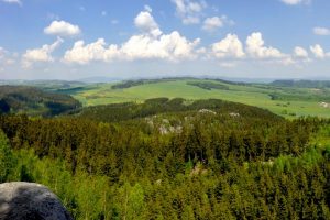 Baśniowe scenerie skalnych labiryntów, baszt i wież – czeskie Góry Stołowe
