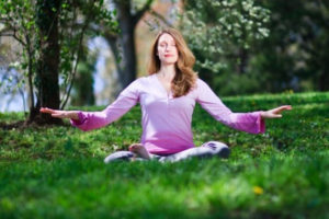 Ćwiczenie medytacyjne w praktyce Falun Gong (Jeff Nenarella / The Epoch Times)