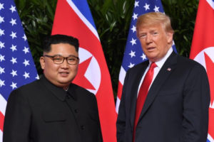 Trump i Kim podpisują wspólną deklarację podczas historycznego szczytu