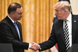 Prezydent RP Andrzej Duda (po lewej) i prezydent USA Donald Trump (po prawej) podczas konferencji prasowej po spotkaniu w Białym Domu, Waszyngton, 18.09.2018 r. (Radek Pietruszka / PAP)