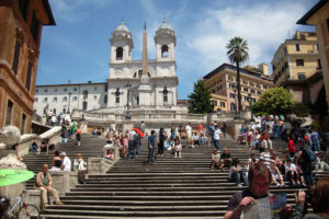 Nowy regulamin ma zapewnić bezpieczeństwo i godny wygląd miasta. Na zdjęciu Schody Hiszpańskie w Rzymie (Seneca / <a href="https://pixabay.com/pl/schody-hiszpa%C5%84skie-rzym-schody-84181/">Pixabay</a>)