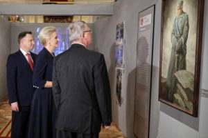 Na Zamku Królewskim w Warszawie otwarto wystawę „Znaki wolności”. Ekspozycja pod patronatem prezydenta Andrzeja Dudy