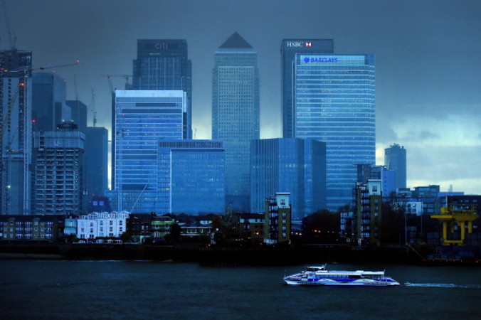 Widok ogólny na Canary Wharf, dzielnicę finansową w Londynie, Wielka Brytania, 19.11.2018 r. Liderzy biznesu zebrali się w londyńskiej dzielnicy finansowej na dorocznej konferencji Konfederacji Brytyjskiego Przemysłu (Confederation of British Industry, CBI), podczas której brytyjska premier Theresa May przedstawiła projekt porozumienia z Unią Europejską w sprawie warunków wyjścia ze Wspólnoty (ANDY RAIN/PAP/EPA)