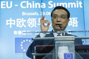 Premier Chin Li Keqiang na wspólnej konferencji prasowej po 17. dwustronnym szczycie UE– Chiny, Bruksela, 29.06.2015 r. (JulienWarnard/AFP/Getty Images)
