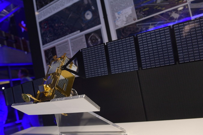 Wystawa urządzeń polskiego przemysłu kosmicznego zaprezentowana w Centrum Nauki Kopernik w Warszawie podczas oglądania lądowania na Marsie misji NASA InSight, 26.11.2018 r. Jest to pierwsza misja, podczas której będą prowadzone badania wnętrza Marsa. W badaniach planety pomoże zaprojektowany i wykonany przez polskich inżynierów mechanizm napędowy Kreta HP3, który wbije się na 5 m w głąb Marsa (Marcin Obara / PAP)