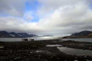 Osiem nowych gatunków morskich smoków z rejonu Spitsbergenu opisała w tym roku polska badaczka Katarzyna Grzelak. Na zdjęciu ilustracyjnym arktyczny krajobraz w bliżej nieoznaczonej lokalizacji (flodambricourt / <a href="https://pixabay.com/pl/polarny-arctic-historyczny-l%C3%B3d-3648477/">Pixabay</a>)