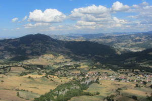 Panorama regionu Emilia-Romania w północnych Włoszech, dokładniejsza lokalizacja nieoznaczona (Triangular / <a href="https://pixabay.com/pl/w%C5%82ochy-widok-emilia-romania-g%C3%B3ra-538109/">Pixabay</a>)