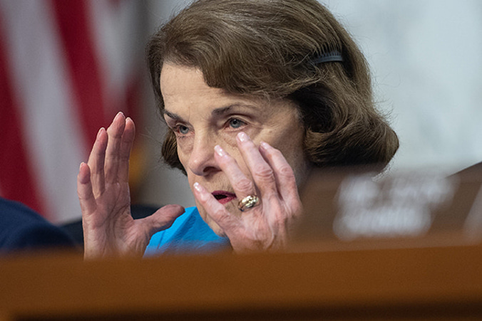 Senator USA Dianne Feinstein (demokratka z Kalifornii) przemawia w trakcie przesłuchania przed senacką komisją ds. wywiadu na Capitol Hill w Waszyngtonie, 25.07.2018 r. (NICHOLAS KAMM/AFP/Getty Images)