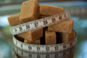 MZ: Polacy jedzą rocznie aż 12 kg więcej cukru przetworzonego niż 10 lat temu