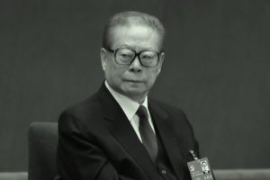 Były chiński dyktator Jiang Zemin w Wielkiej Hali Ludowej w Pekinie, Chiny, 8.11.2012 r. (Feng Li / Getty Images)