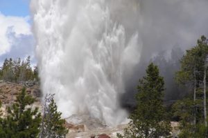 Naukowcy z Yellowstone wyjaśniają, dlaczego gejzery stają się coraz aktywniejsze