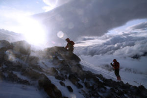 Fundacja Jaśka Meli Poza Horyzonty organizuje wsparcie psychologiczne, motywacyjne, od czasu do czasu wyprawy integracyjne, spotkania, obozy nauki chodu. Na zdjęciu fundacyjna wyprawa na Elbrus (fot. Jan Mela)