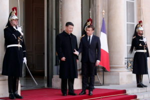 Francja, komentatorzy: Cienie na państwowej wizycie chińskiego prezydenta