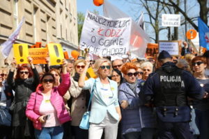 Warszawa: Przed MEN protestowali nauczyciele