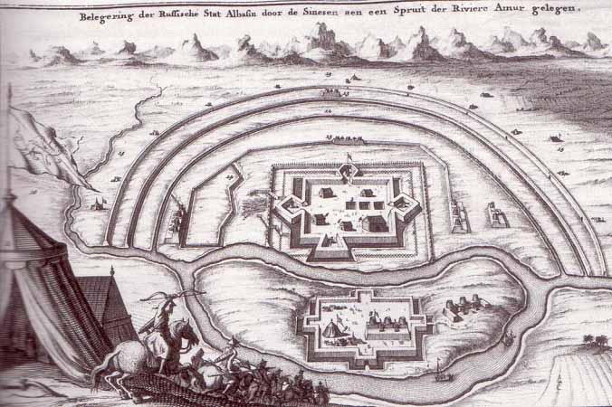 W XVII w. na miejscu dawnego garnizonu kozackiego Ałbazinu, graniczącego z Chinami, powstało państwo Jaxa, założone przez Polaka Nicefora Czernichowskiego. Na obrazie chińskie wojska szturmujące Ałbazin w 1685 r. (<a href="http://www.srpska.ru/articles/4160/Albazin2.jpg">Holenderska grawiura, rycina, z XVII w.</a> – plik został pierwotnie przesłany przez en: user:<br /> Whlee / <a href="https://commons.wikimedia.org/w/index.php?curid=3874792">domena publiczna</a>)