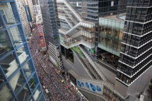 Olbrzymi marsz w Hongkongu: Ponad milion osób protestowało przeciw zmianom prawa ekstradycji