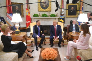 Prezydenci Duda i Trump podpisali deklarację ws. zwiększenia obecności militarnej USA w Polsce