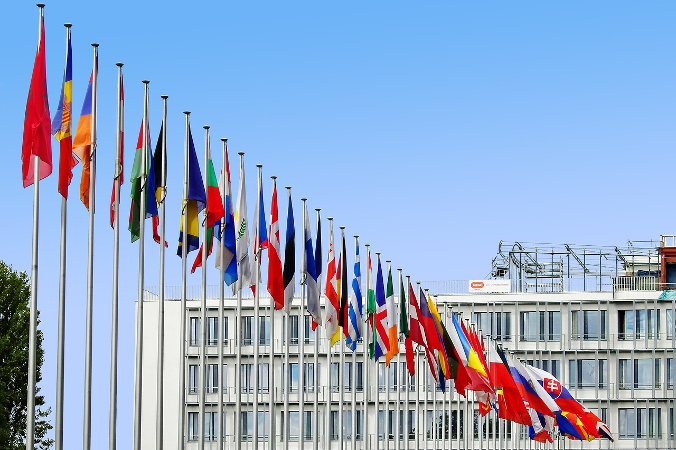W nocy z poniedziałku na wtorek w Strasburgu Rosja ponownie otrzymała pełne prawo głosu w Zgromadzeniu Parlamentarnym Rady Europy. Na zdjęciu ilustracyjnym flagi państw Europy (<a href="https://pixabay.com/pl/users/Bru-nO-1161770/?utm_source=link-attribution&amp;utm_medium=referral&amp;utm_campaign=image&amp;utm_content=1615129">Bruno Glätsch</a> / <a href="https://pixabay.com/pl/?utm_source=link-attribution&amp;utm_medium=referral&amp;utm_campaign=image&amp;utm_content=1615129">Pixabay</a>)