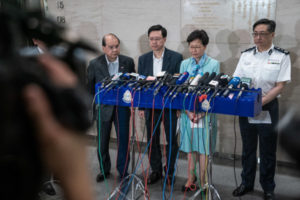 Carrie Lam, szefowa administracji Hongkongu, przemawia podczas konferencji prasowej, Hongkong, 2.07.2019 r. (Anthony Kwan / Getty Images)