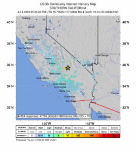 Zdjęcie z materiałów informacyjnych udostępnione przez US Geological Survey (USGS) przedstawiające mapę intensywności trzęsienia ziemi o magnitudzie 6,4, które uderzyło w dolinę Searles w hrabstwie San Bernardino, ok. 160 km na północny wschód od Los Angeles, Kalifornia, USA, 4.07.2019 r. (USGS HANDOUT/PAP/EPA)
