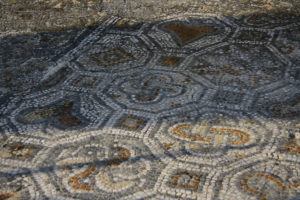 Polscy archeolodzy odkryli mozaikę sprzed blisko 2 tys. lat w Aleksandrii w Egipcie. Na zdjęciu ilustracyjnym mozaika w Efezie, współcześnie w Turcji (<a href="https://pixabay.com/pl/users/PublicDomainPictures-14/?utm_source=link-attribution&amp;utm_medium=referral&amp;utm_campaign=image&amp;utm_content=315841">PublicDomainPictures</a> / <a href="https://pixabay.com/pl/?utm_source=link-attribution&amp;utm_medium=referral&amp;utm_campaign=image&amp;utm_content=315841">Pixabay</a>)