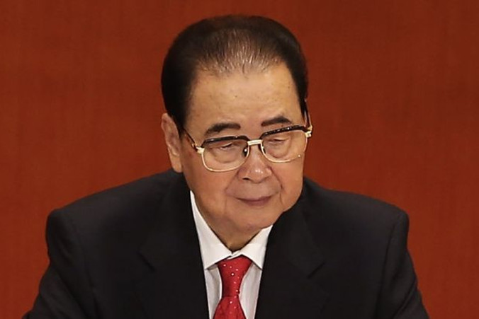 Były premier Chin Li Peng uczestniczy w sesji otwarcia XVIII zjazdu Komunistycznej Partii Chin, który odbył się w Wielkiej Hali Ludowej w Pekinie 8.11.2012 r. (Lintao Zhang / Getty Images)