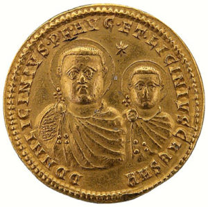 Na zdjęciu ilustracyjnym złota moneta aureus z czasów Licyniusza, wybita w Nikomedii. Widoczne popiersia Licyniusza ojca i Licyniusza syna (autor nieznany / <a href="https://commons.wikimedia.org/w/index.php?curid=1602644">domena publiczna</a>)