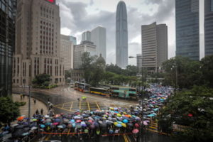 UE wzywa obie strony konfliktu w Hongkongu do powściągliwości i dialogu