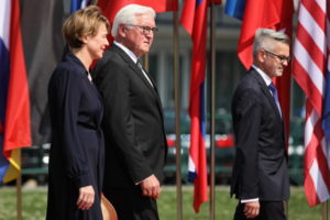 Ambasador Niemiec w Polsce: Niemieckie placówki dyplomatyczne opuściły flagi do połowy masztu