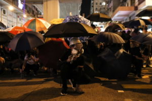 Hongkong: Policja użyła gazu łzawiącego i gumowych kul wobec protestujących