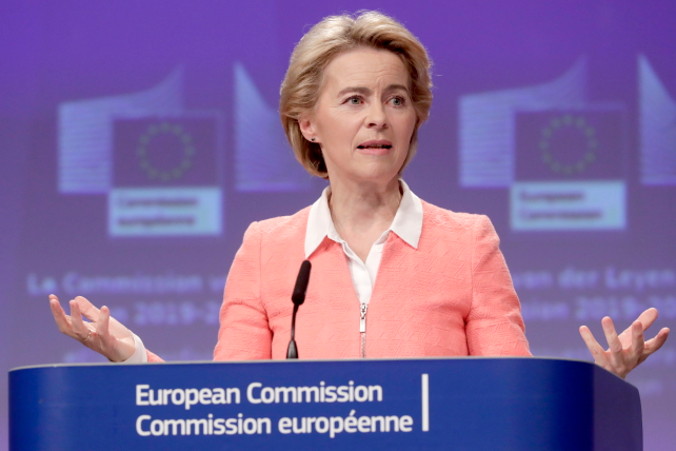 Przewodnicząca elekt Komisji Europejskiej Ursula von der Leyen podczas konferencji prasowej, na której przedstawiła swój przyszły zespół, Komisja Europejska w Brukseli, Belgia, 10.09.2019 r. (OLIVIER HOSLET/PAP/EPA)