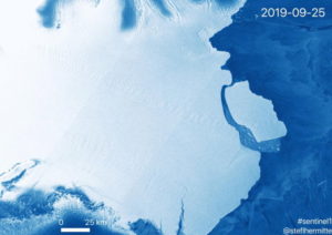 Zdjęcie, udostępnione przez Copernicus Support Office, przedstawia górę lodową D83 (fragment po prawej) oddzielającą się od lodowca szelfowego Amery na Antarktydzie. Po oddzieleniu się góra została nazwana D28. Zdjęcie wykonane przez satelitę Sentinel-1 25.09.2019 r., wydane 1.10.2019 r. (European Union – contains modified Copernicus Sentinel data 2019/PAP/EPA)