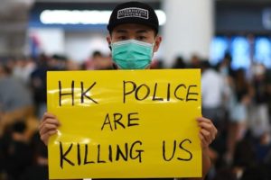 Wysoki wskaźnik „samobójstw” wśród protestujących w Hongkongu wskazuje na działania chińskiego reżimu